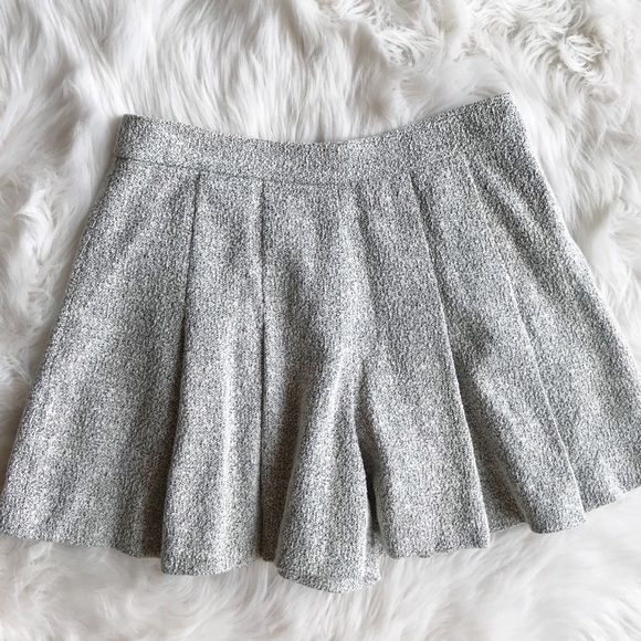 Alice + Olivia Pants - Alice + Olivia Pleated Boucle Shorts k107